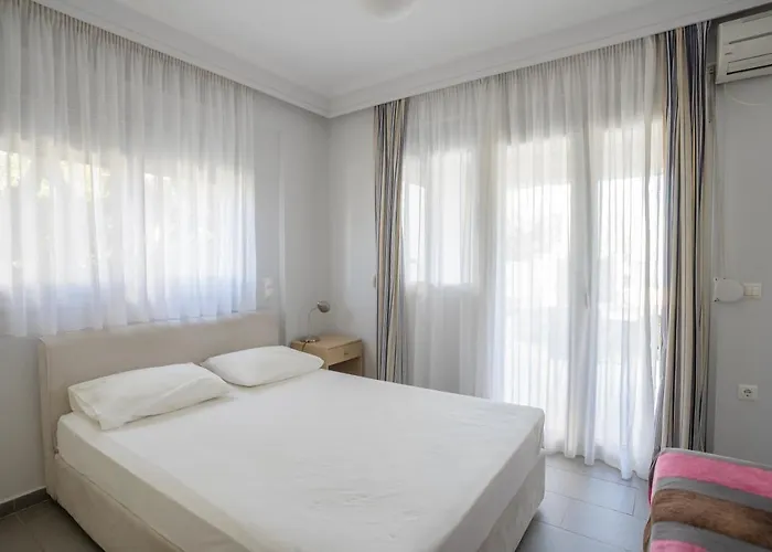 Lefkothea 3* نِكيانا