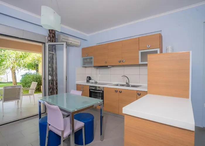 Lefkothea نِكيانا